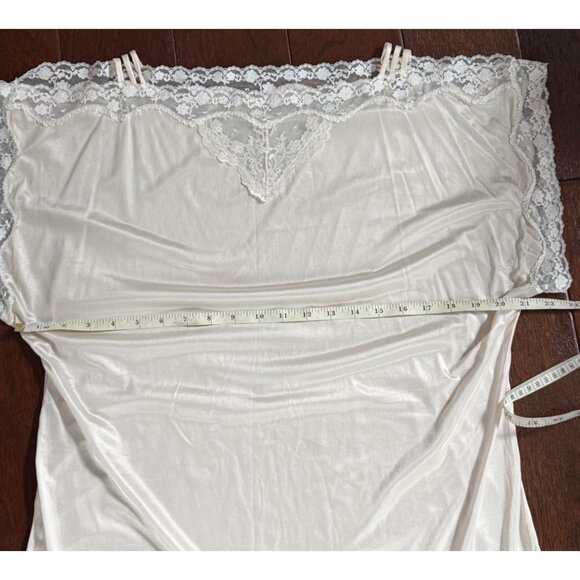 Vintage White Lace-Trimmed Nightgown With Flutter Sleeves Medium - Picture 6 of 15